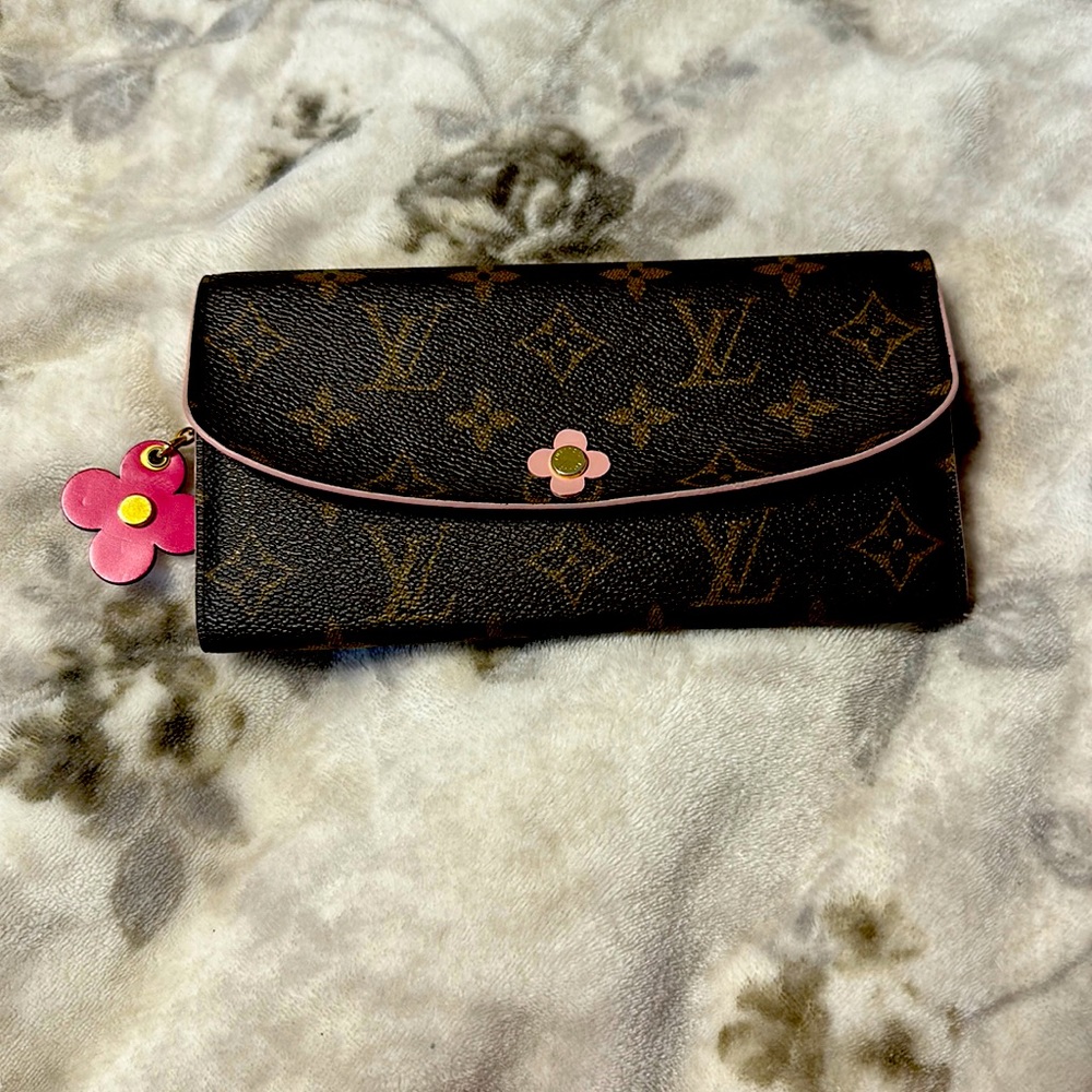Louis Vuitton Emilie Wallet flower